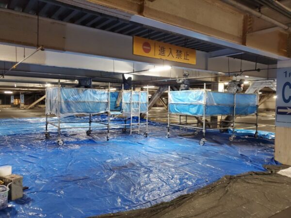愛知県知多市　立体駐車場の塗装工事　下塗り　サビ止め塗装